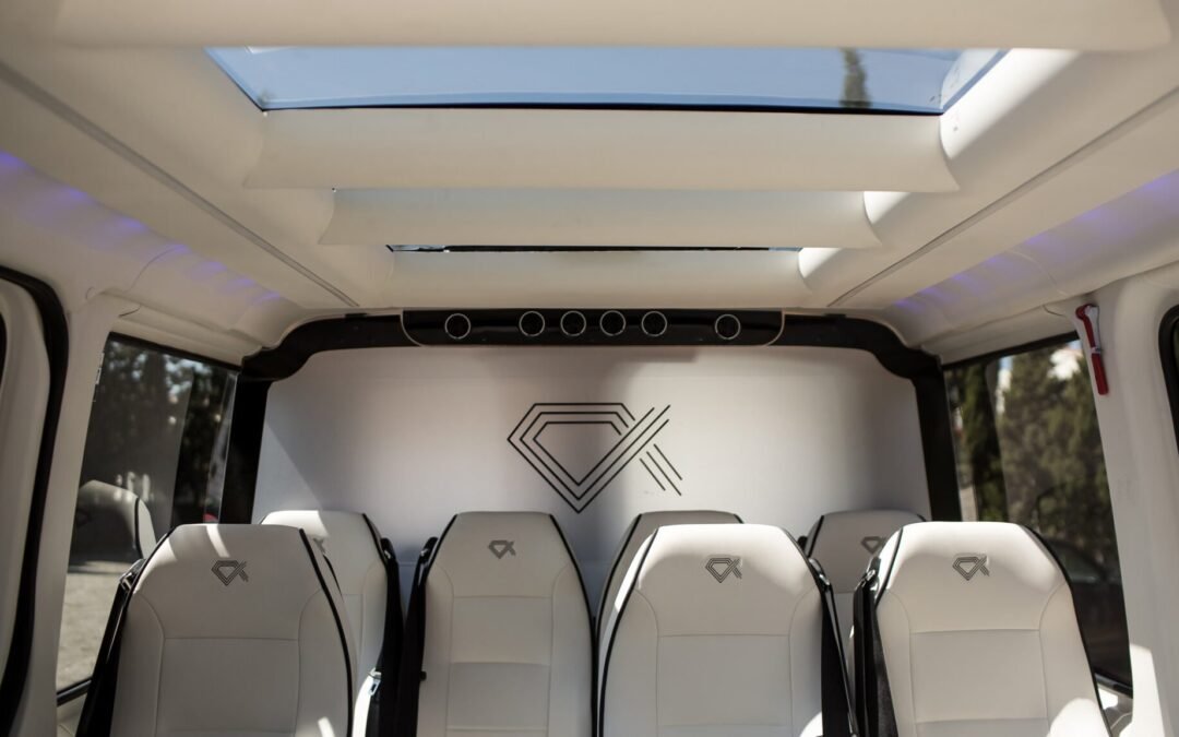 Mercedes Sprinter, minibus de lujo para traslados privados en Ibiza